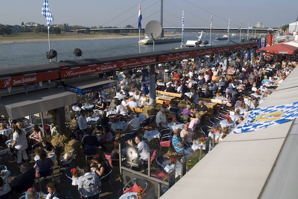 Umzug Düsseldorf - Rheinuferpromenade